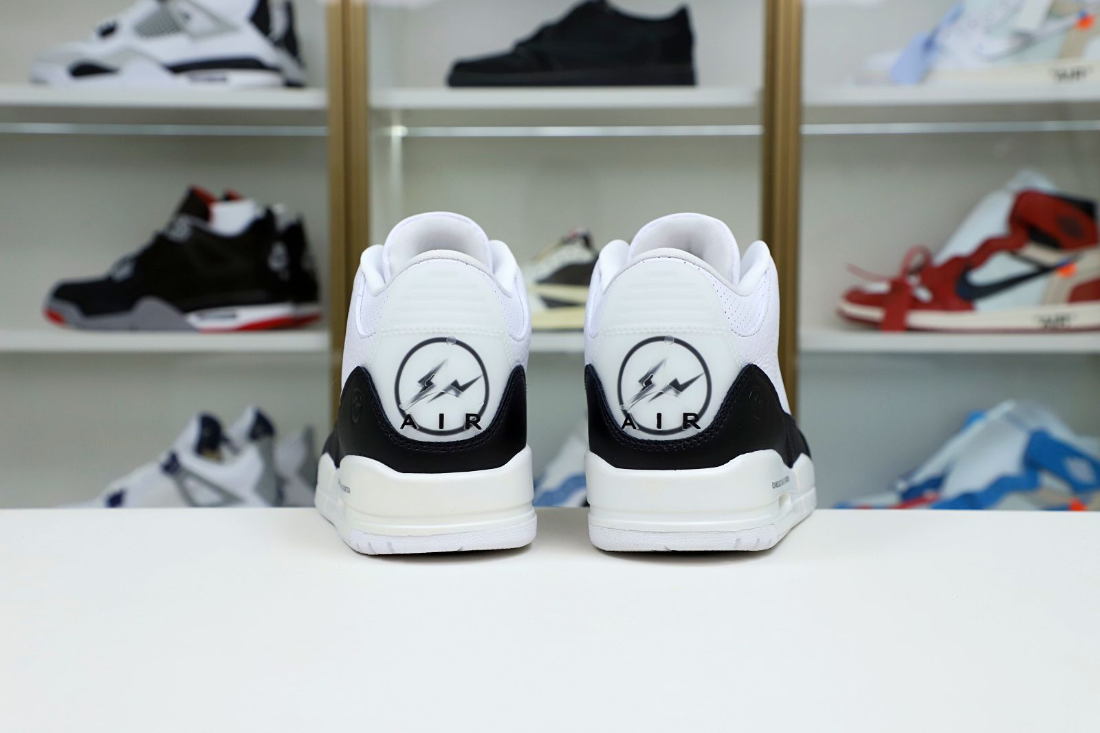 FRAGMENT DESIGN X AIR JORDAN 3 RETRO SP 