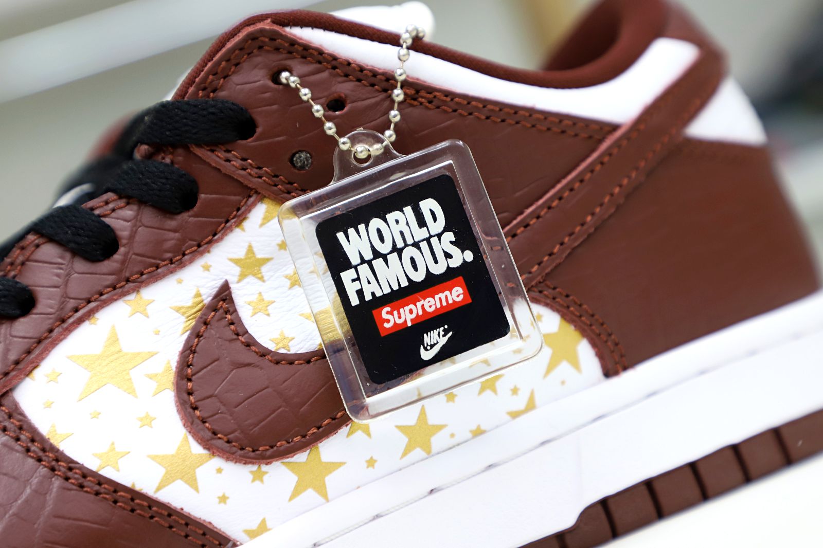 Supreme x Nike SB Dunk Low "Barkroot Brown"