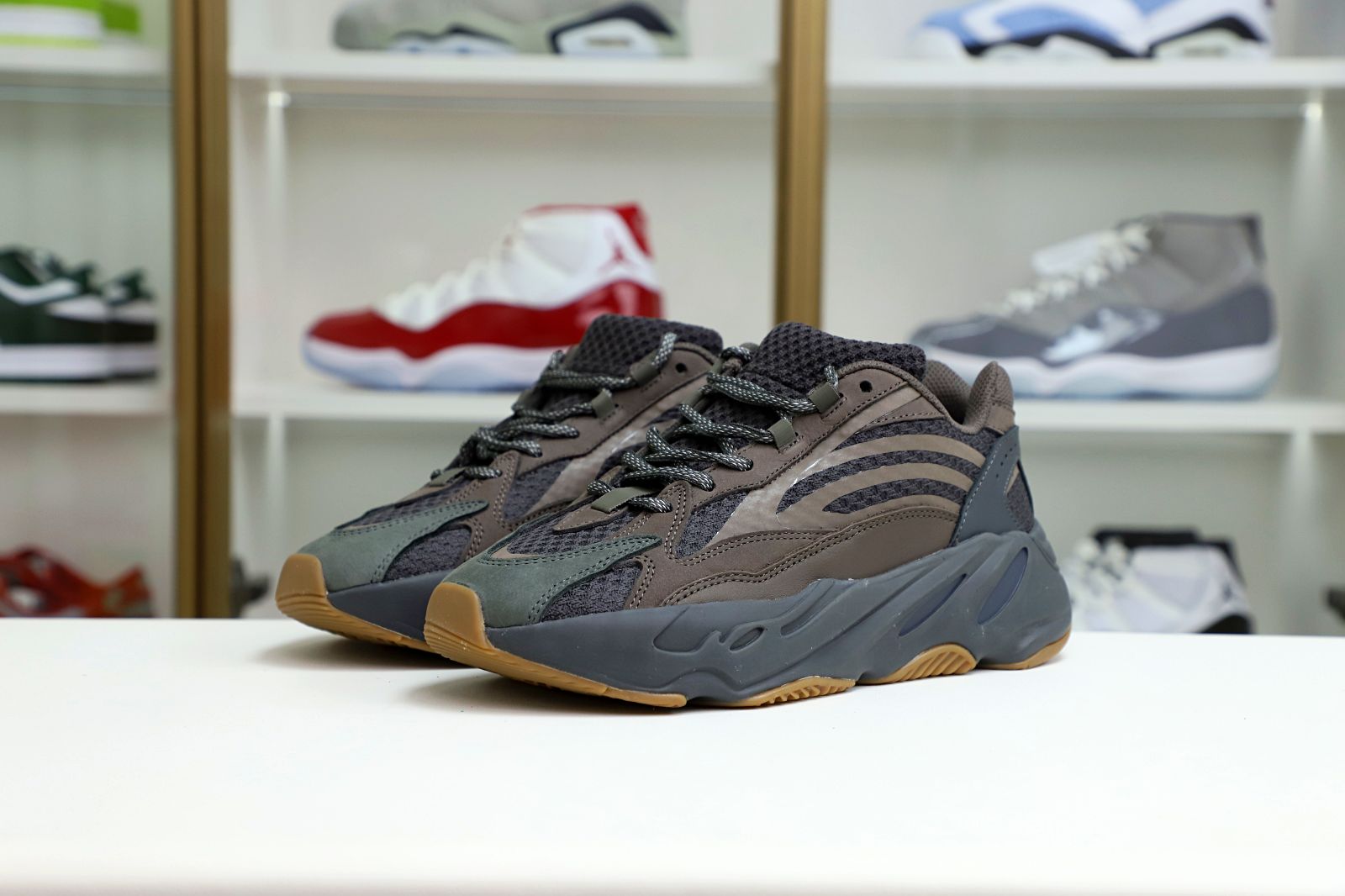 Yeezy boost 700 V2 "Geode"