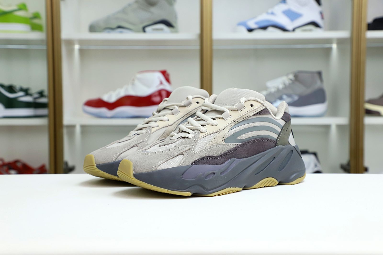 Yeezy boost 700 V2 Tephra