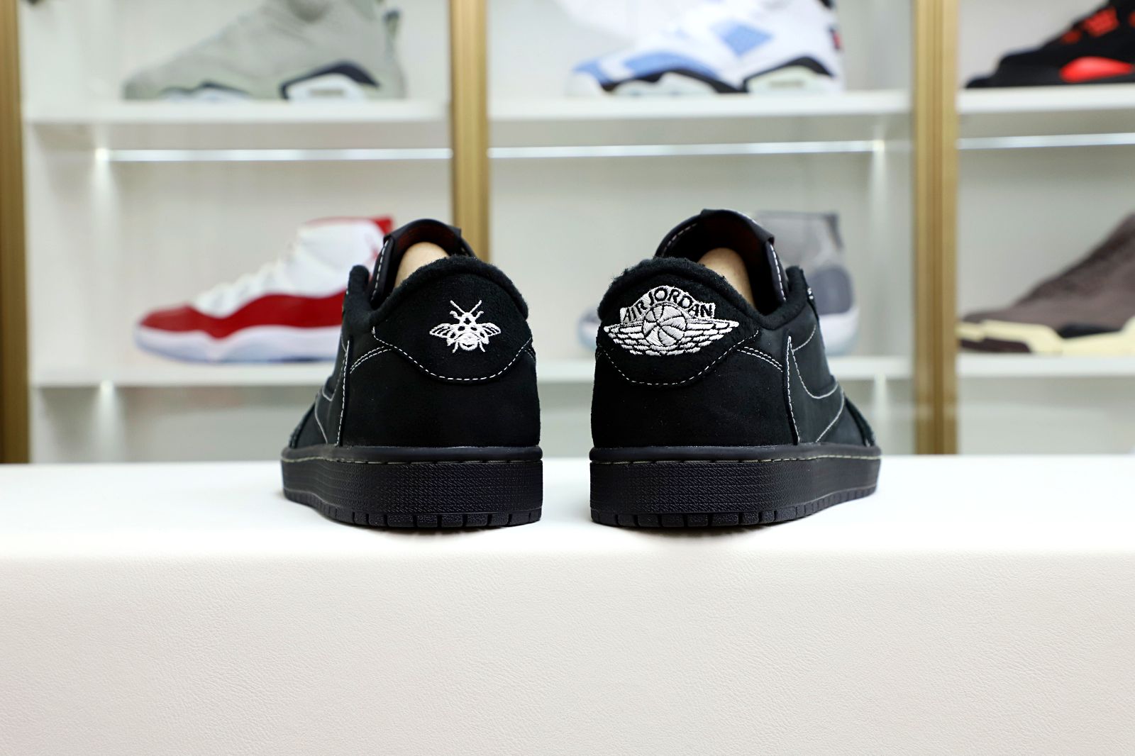 TRAVIS SCOTT X NIKE AIR JORDAN 1 LOW OG “BLACK/PHANTOM”