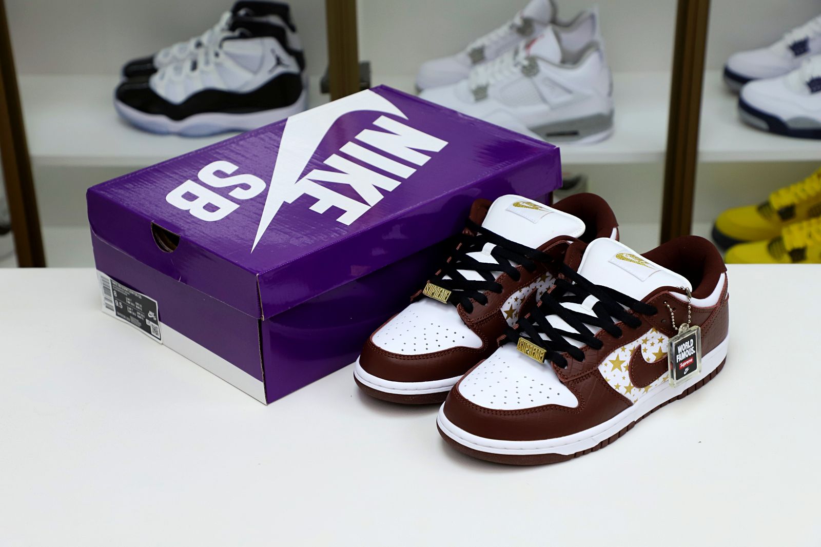 Supreme x Nike SB Dunk Low "Barkroot Brown"