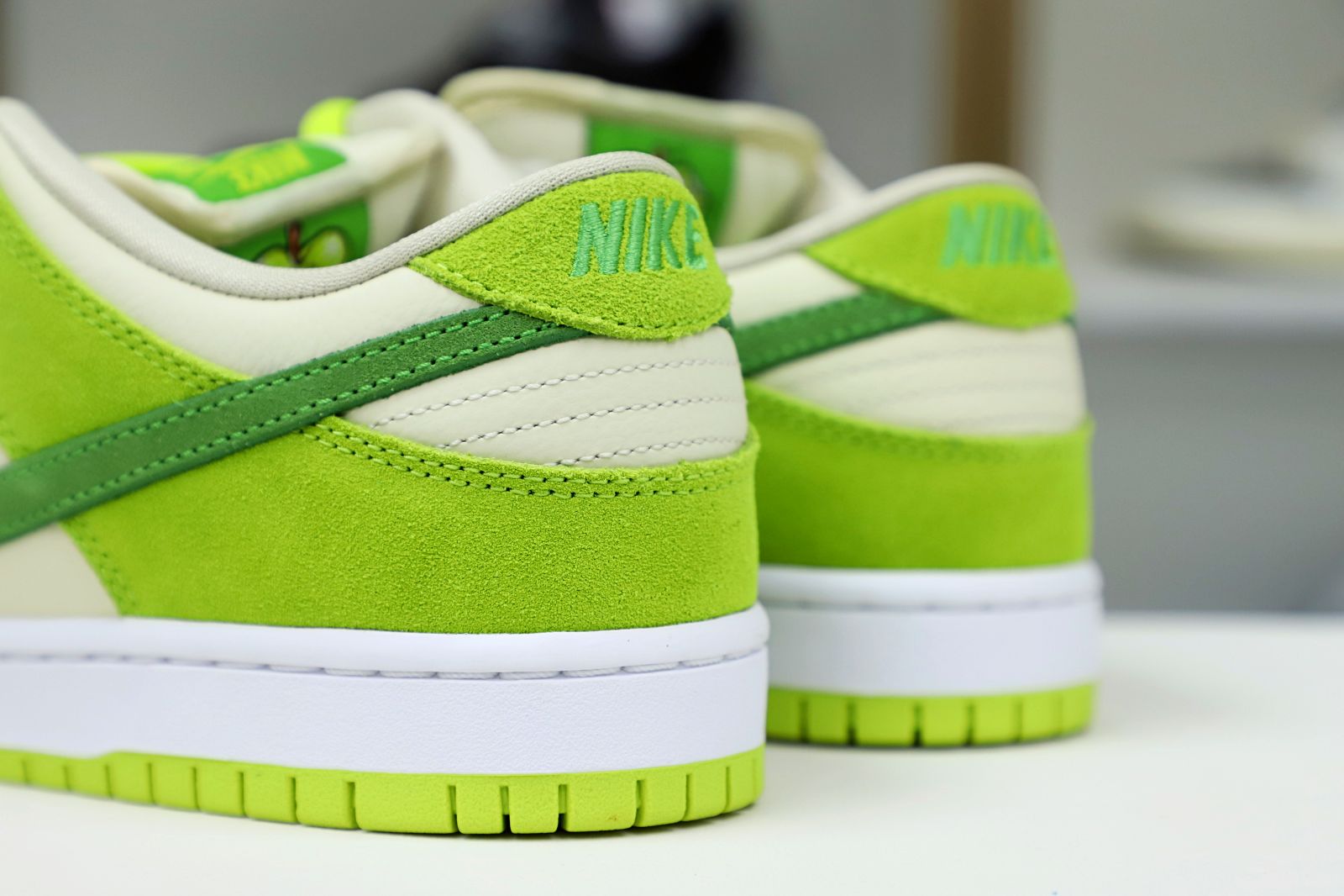 NIKE SB DUNK LOW GREEN APPLE 2022