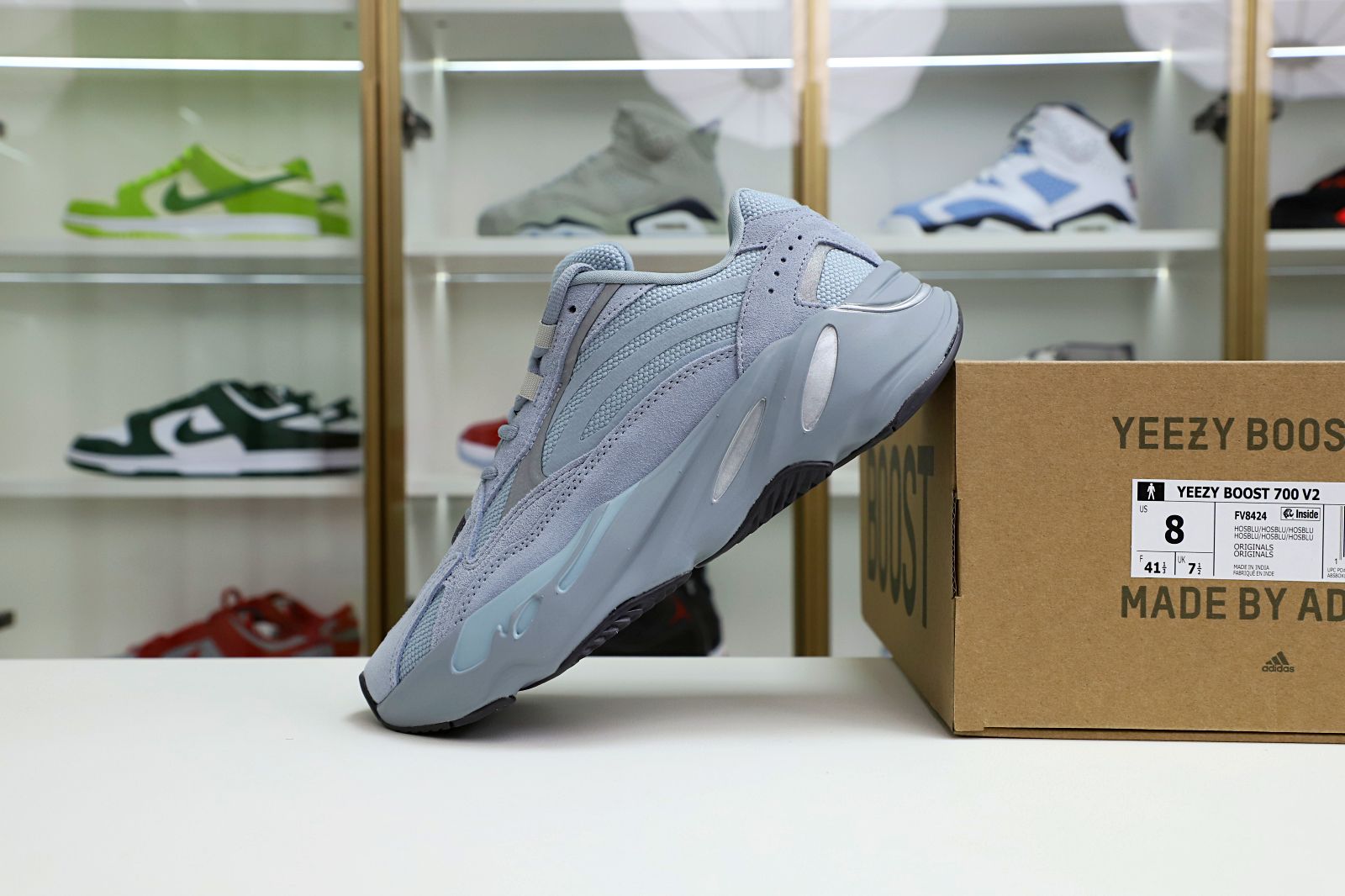 Yeezy boost 700 v2 hospita blue