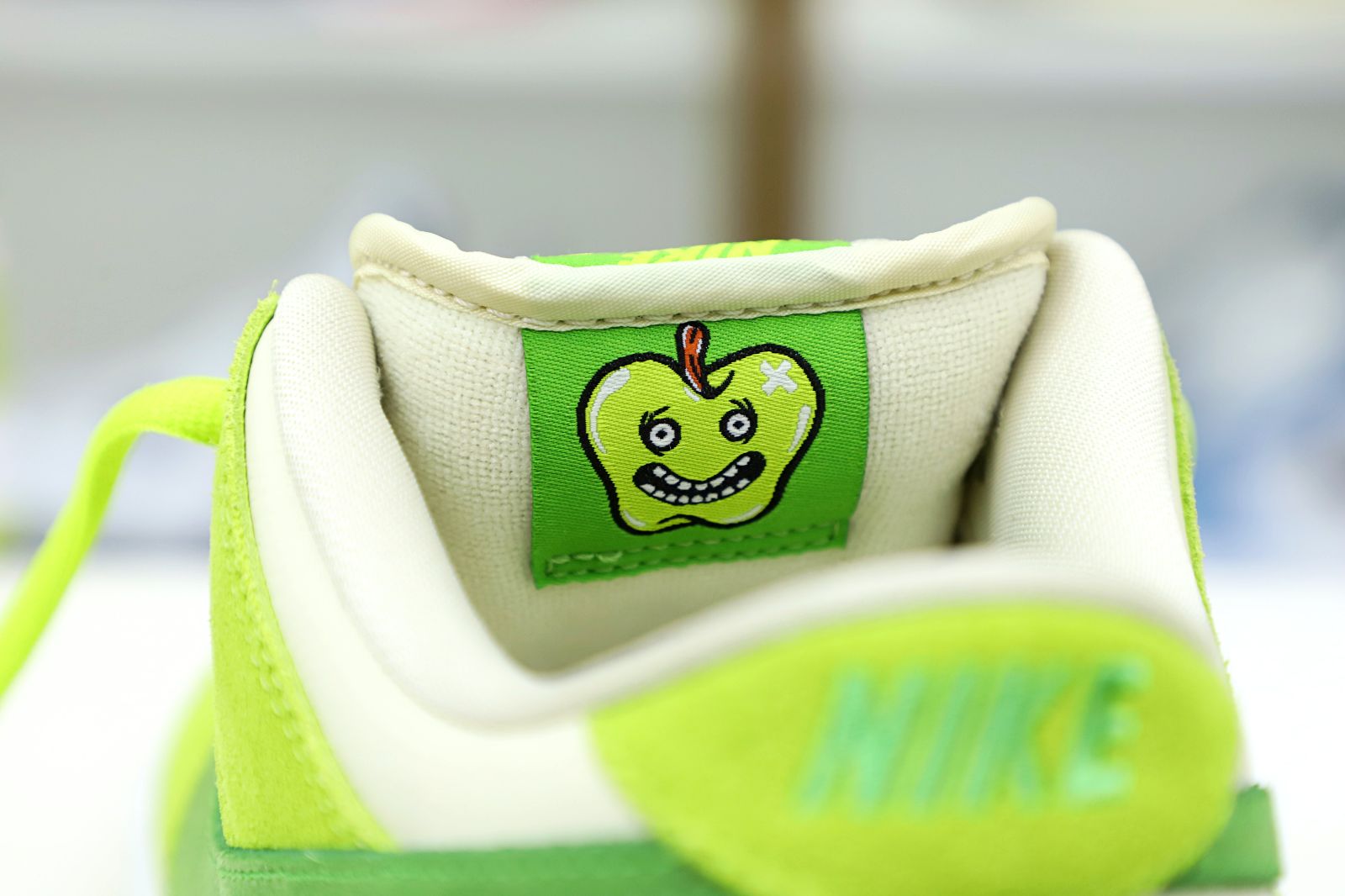 NIKE SB DUNK LOW GREEN APPLE 2022