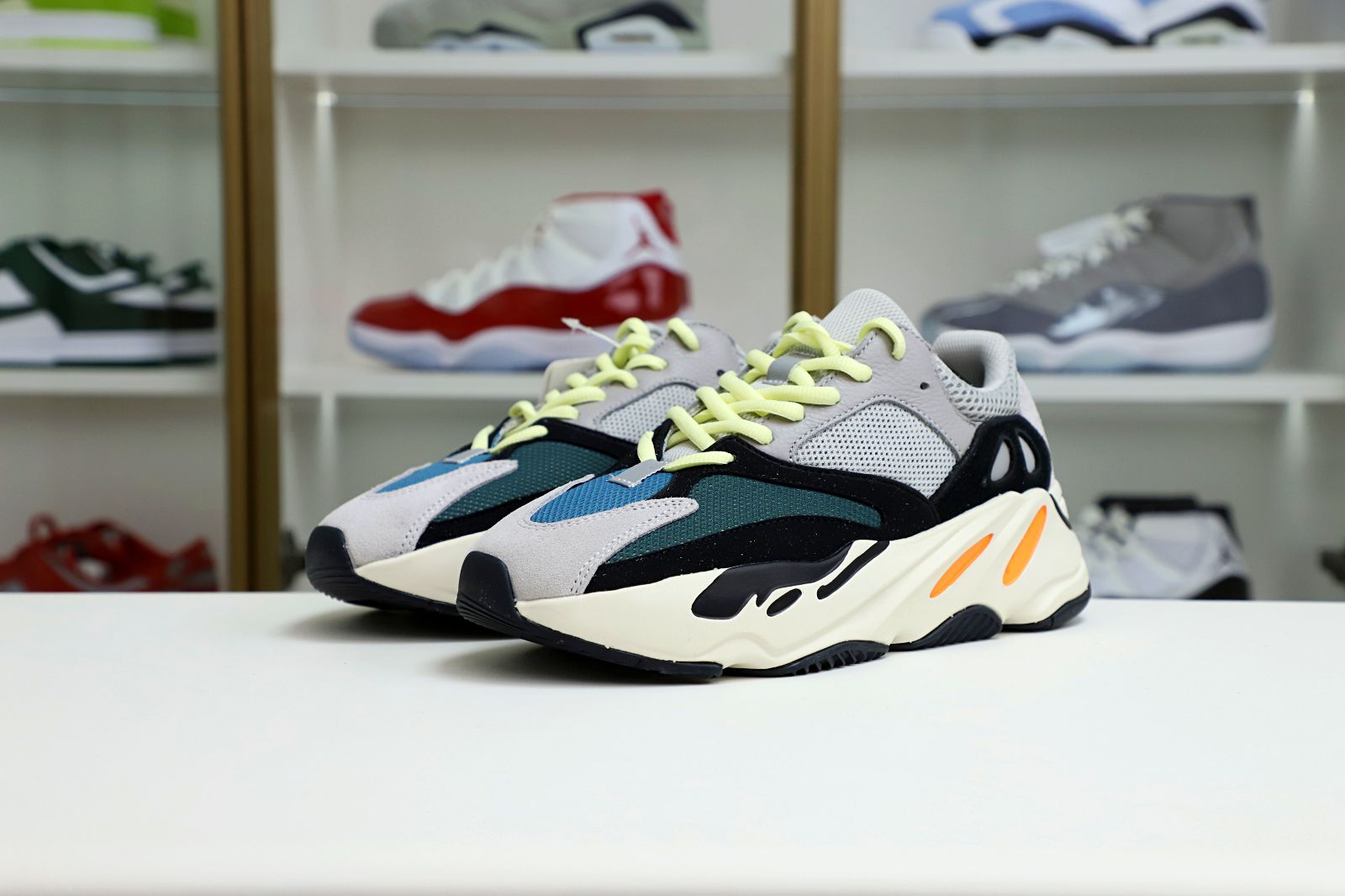 YEEZY BOOST 700 