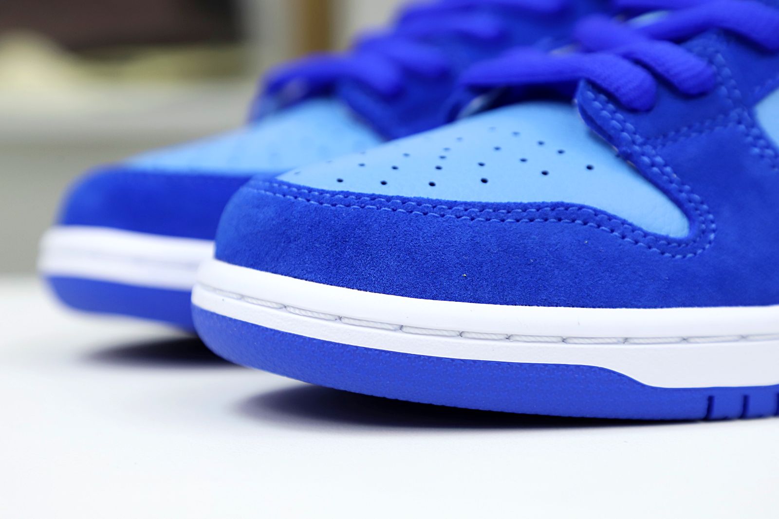 NIKE SB DUNK LOW BLUE RASPBERRY