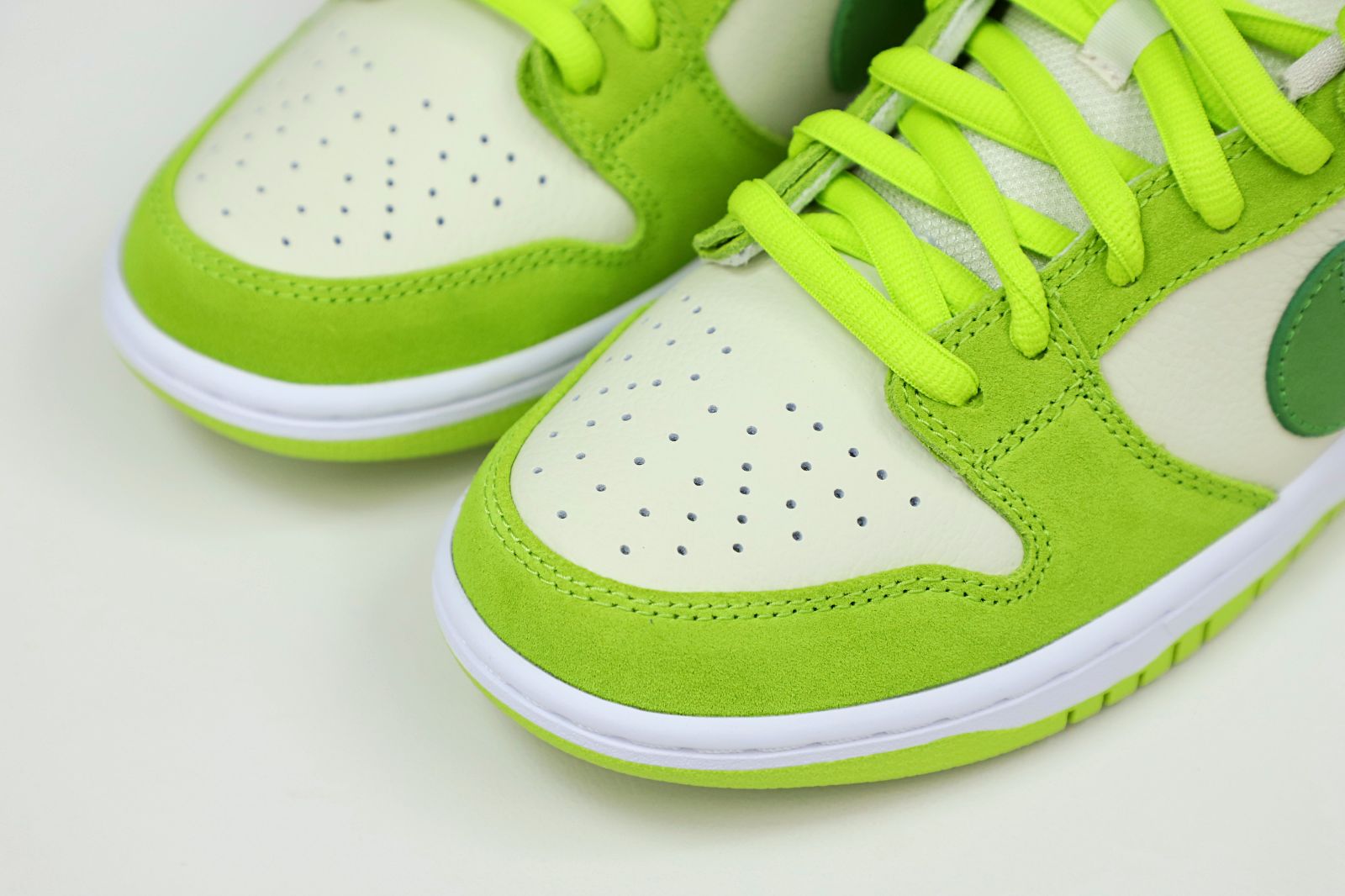 NIKE SB DUNK LOW GREEN APPLE 2022