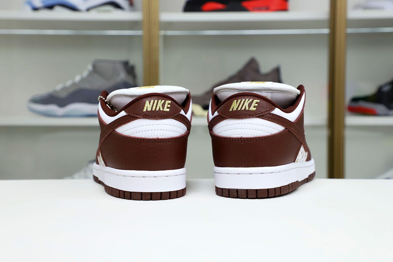 Supreme x Nike SB Dunk Low "Barkroot Brown"