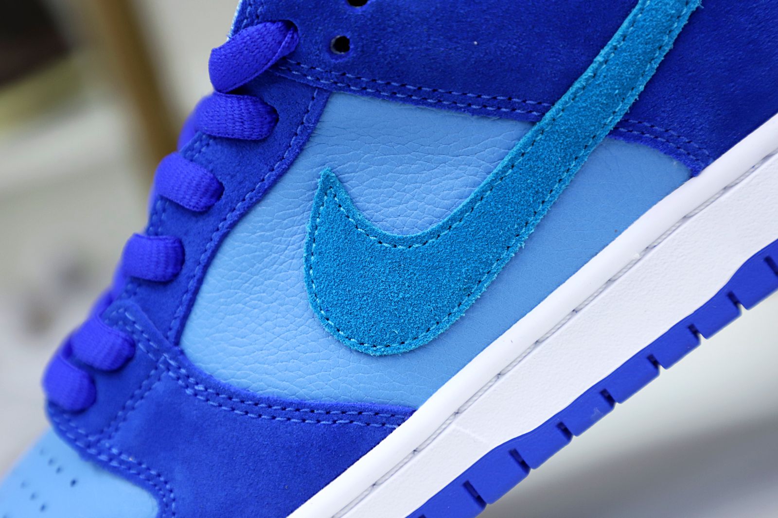 NIKE SB DUNK LOW BLUE RASPBERRY