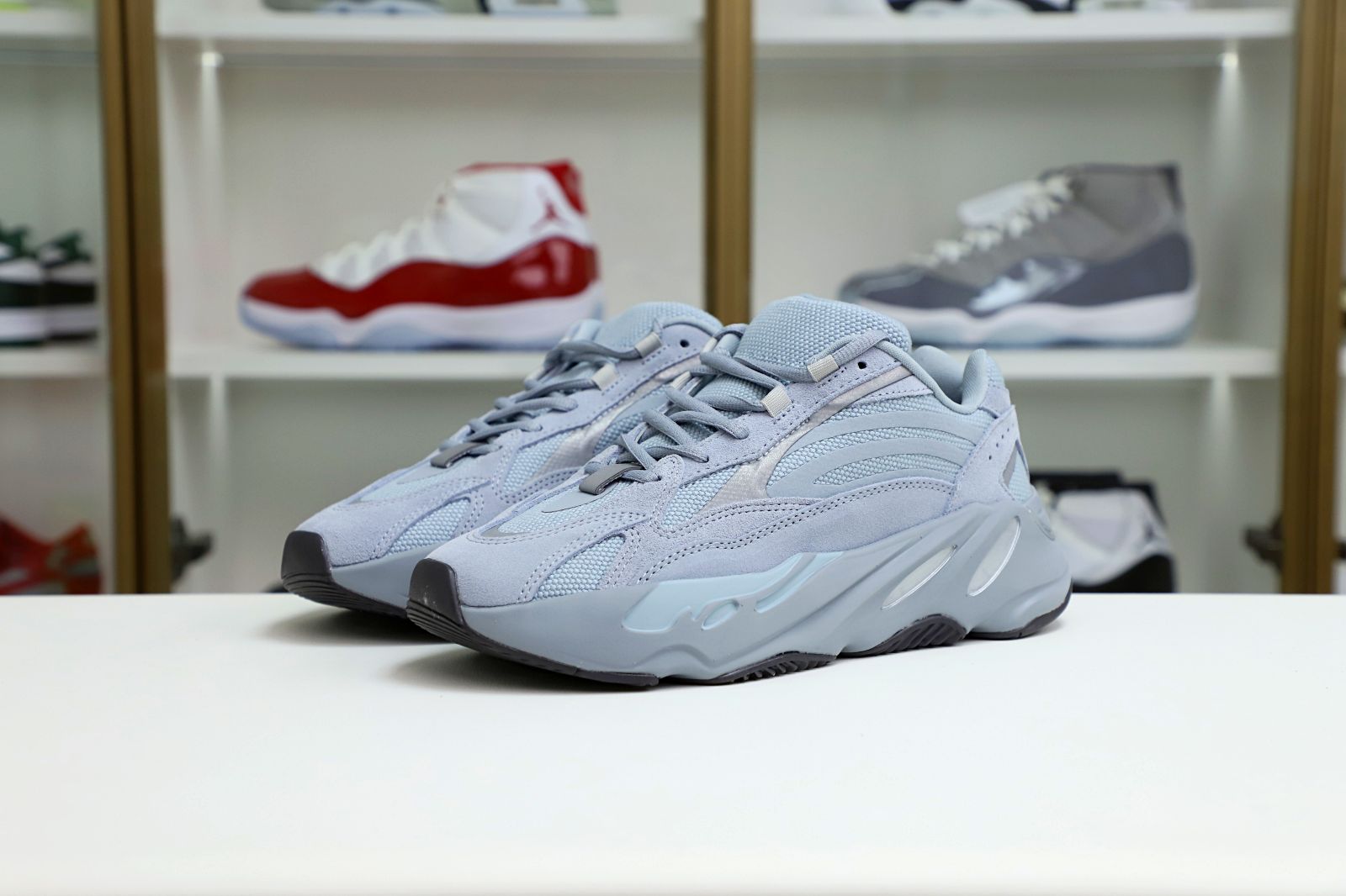 Yeezy boost 700 v2 hospita blue