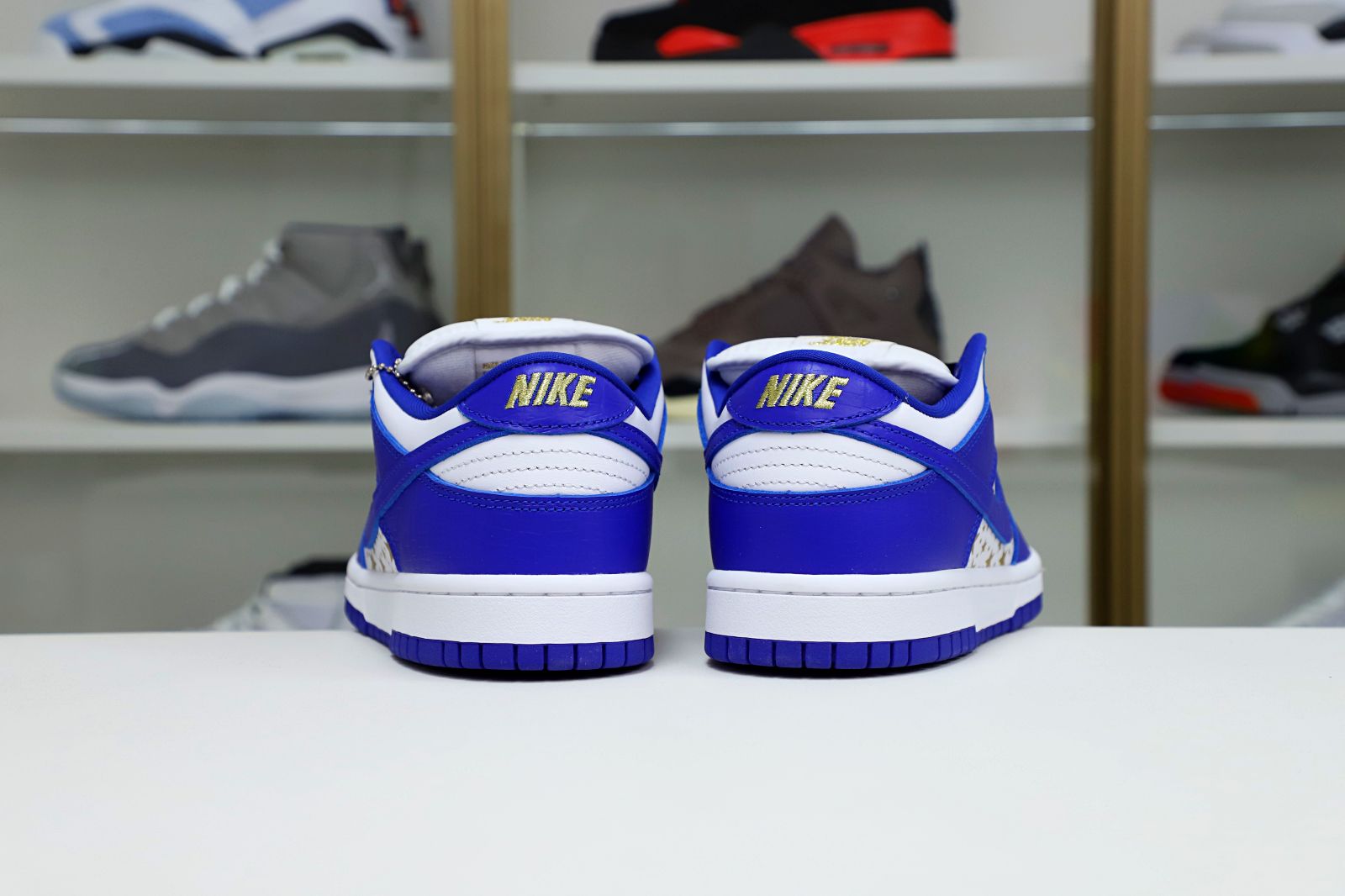 Supreme x Nike SB Dunk Low "Hyper Royal"