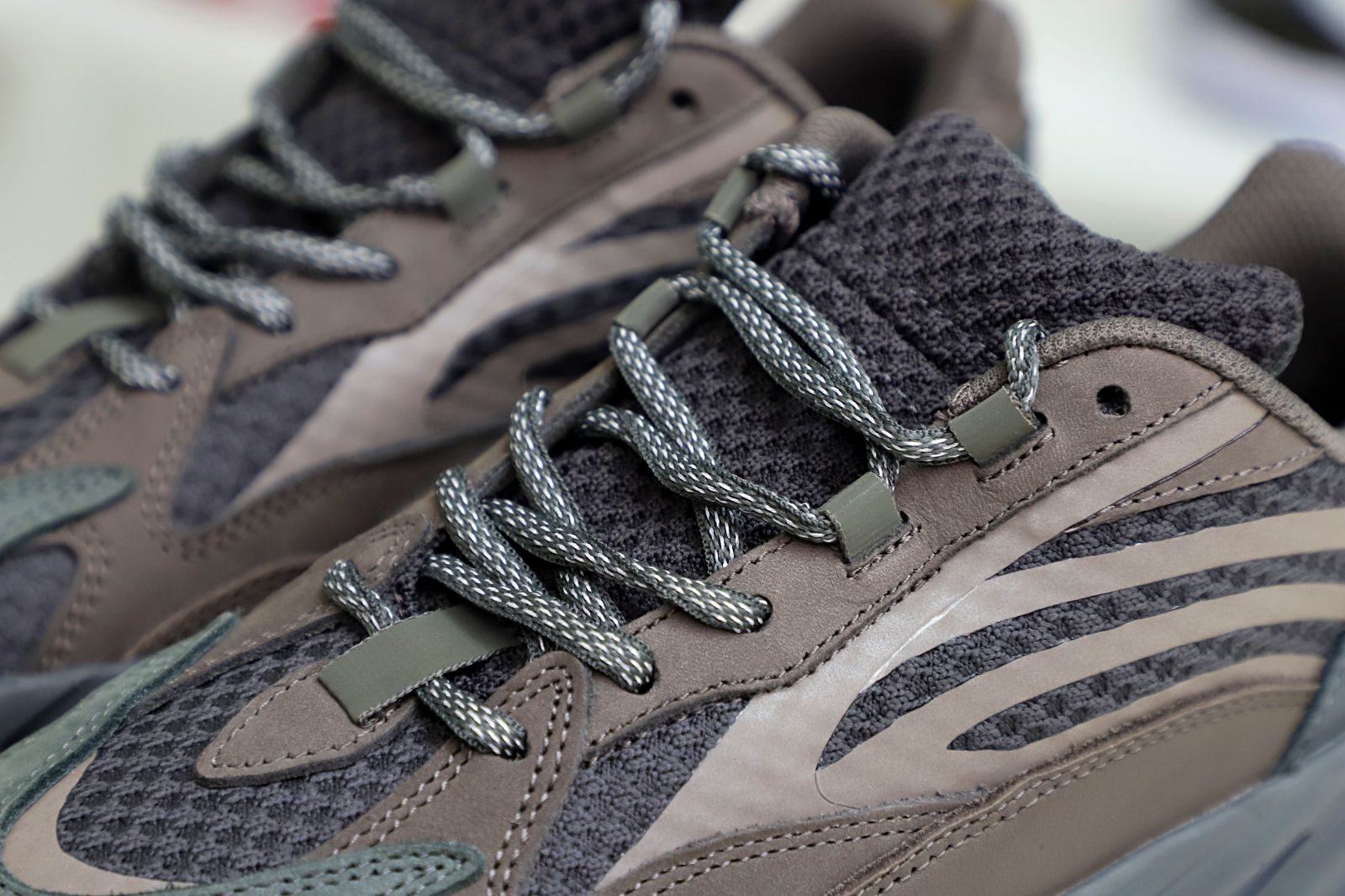 Yeezy boost 700 V2 "Geode"