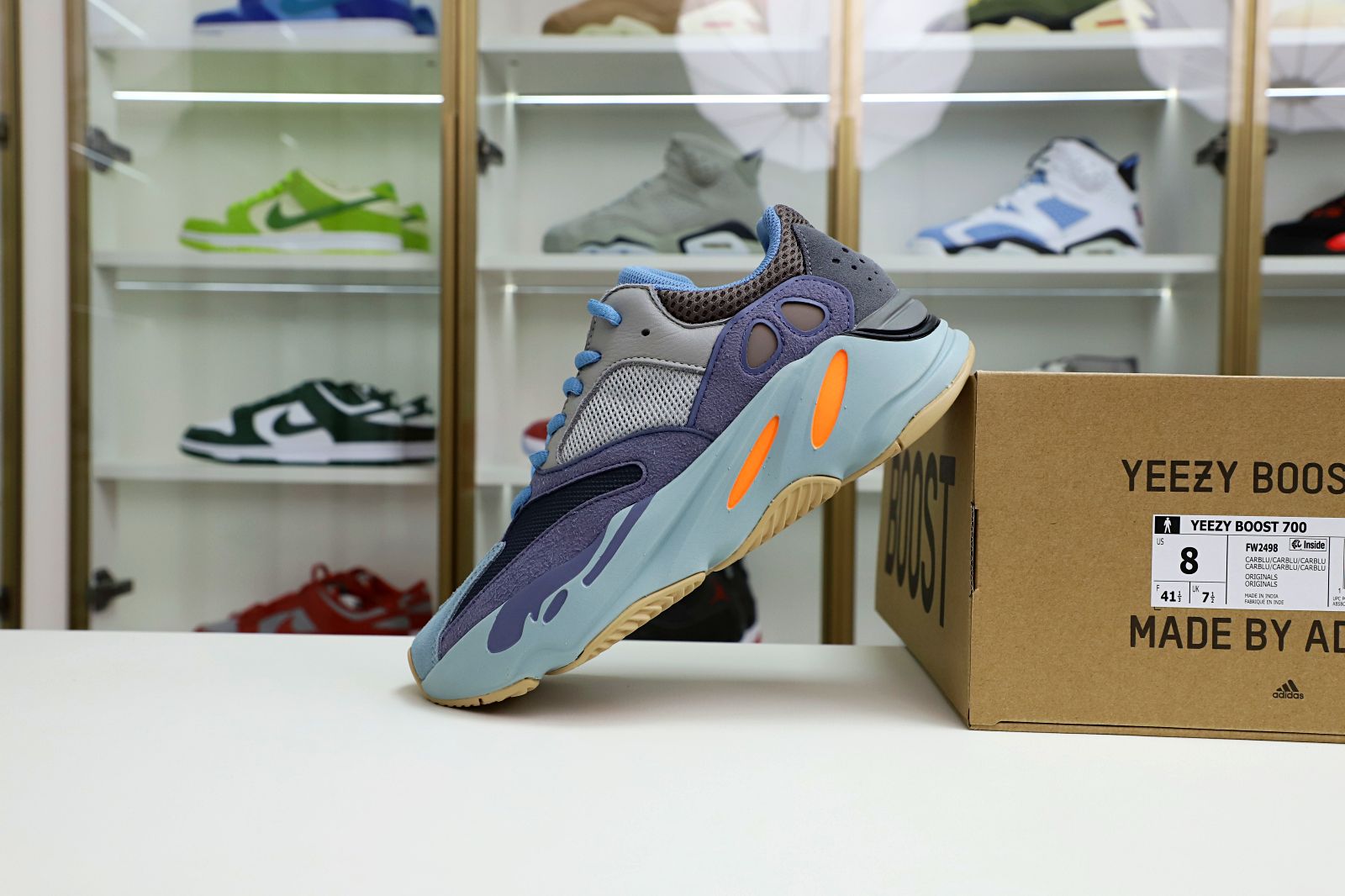 YEEZY BOOST 700 