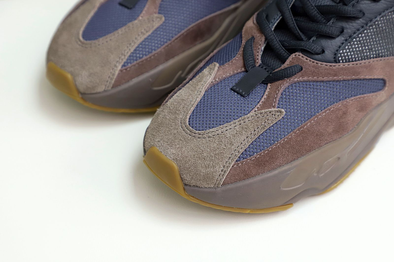 YEEZY BOOST 700 