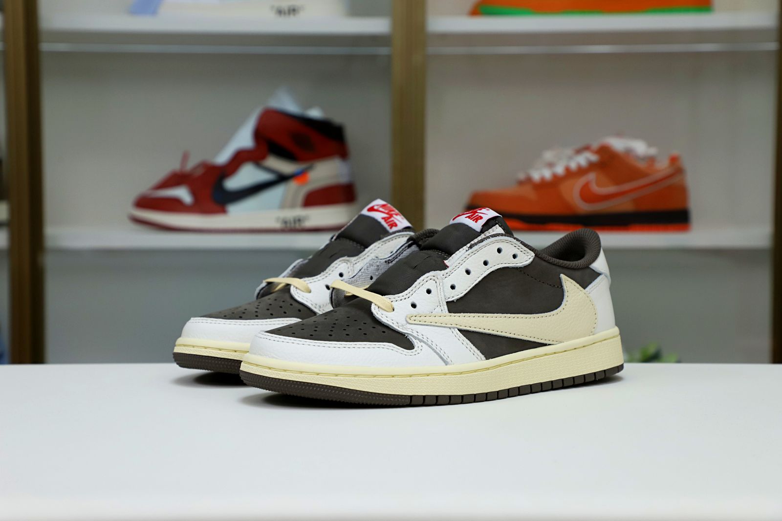 TRAVIS SCOTT X AIR JORDAN 1 LOW OG REVERSE MOCHA