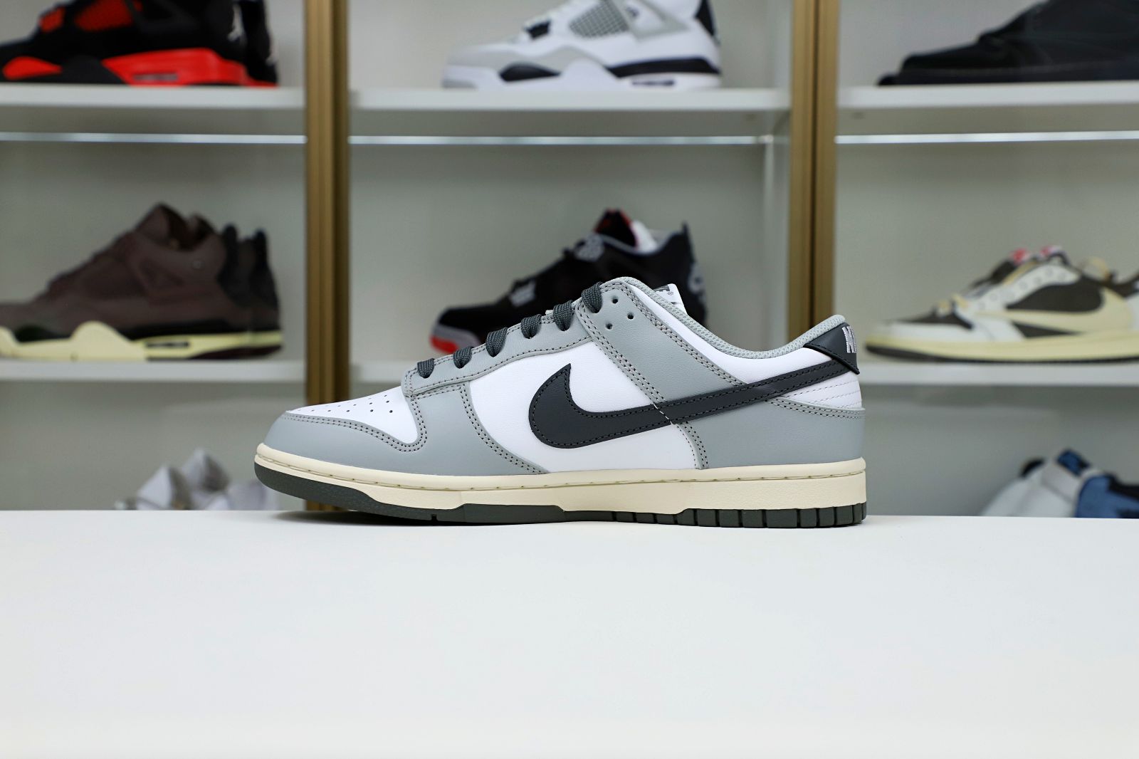 Nike Dunk Low Light Smoke Grey