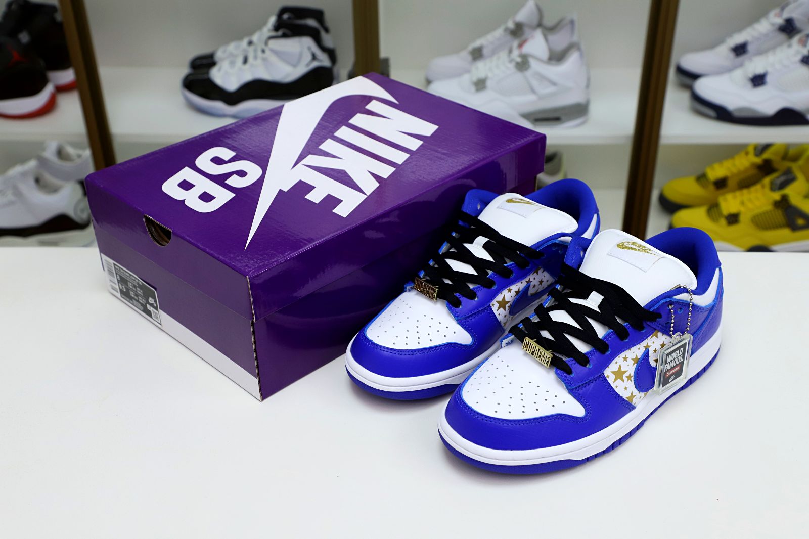 Supreme x Nike SB Dunk Low "Hyper Royal"