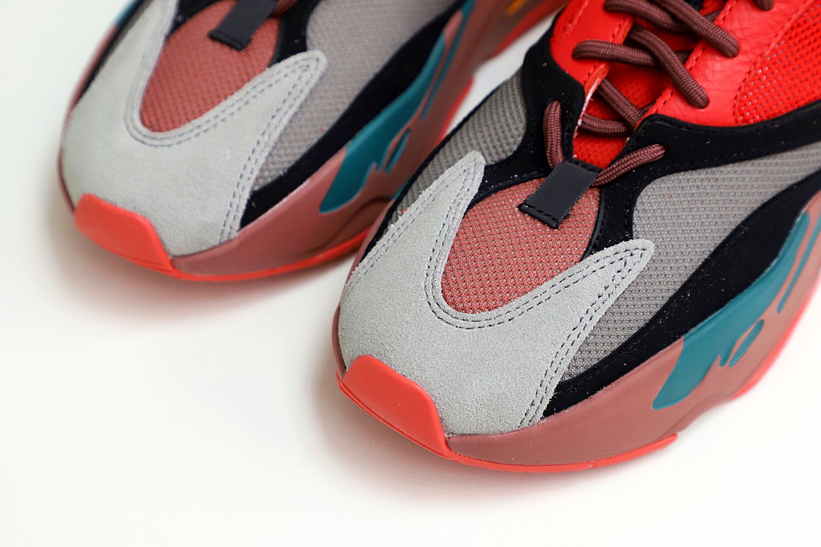 YEEZY BOOST 700 HI-RES RED HQ6979