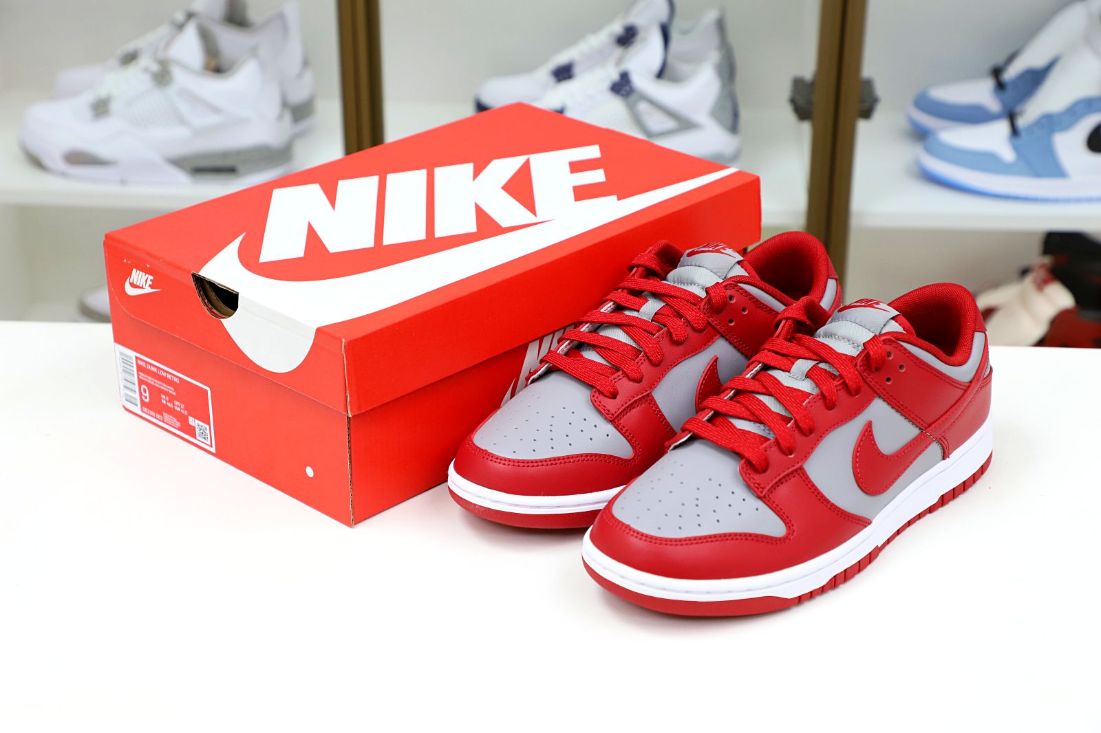 NIKE SB DUNK LOW MEDIUM GREY