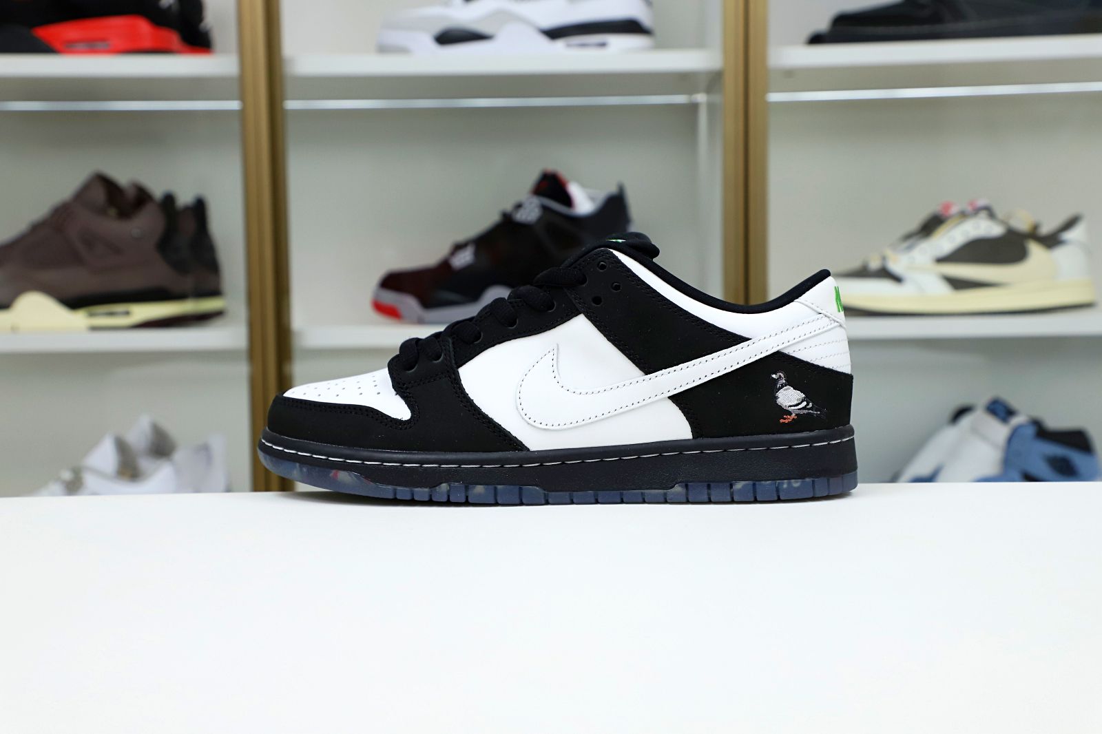 NIKE SB DUNK LOW STAPLE PANDA PIGEON (REGULAR BOX)