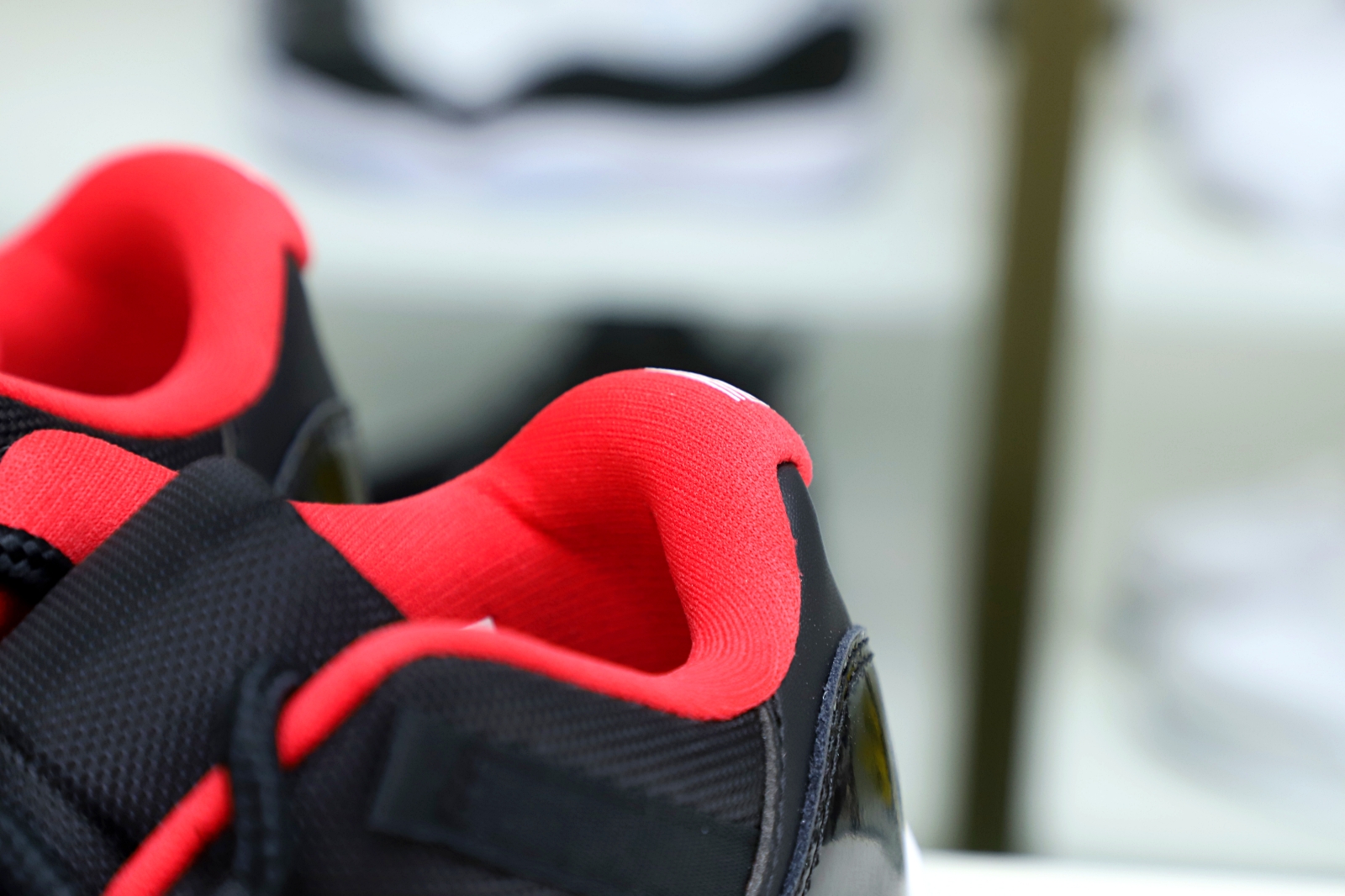 AIR JORDAN 11 RETRO BRED LOW