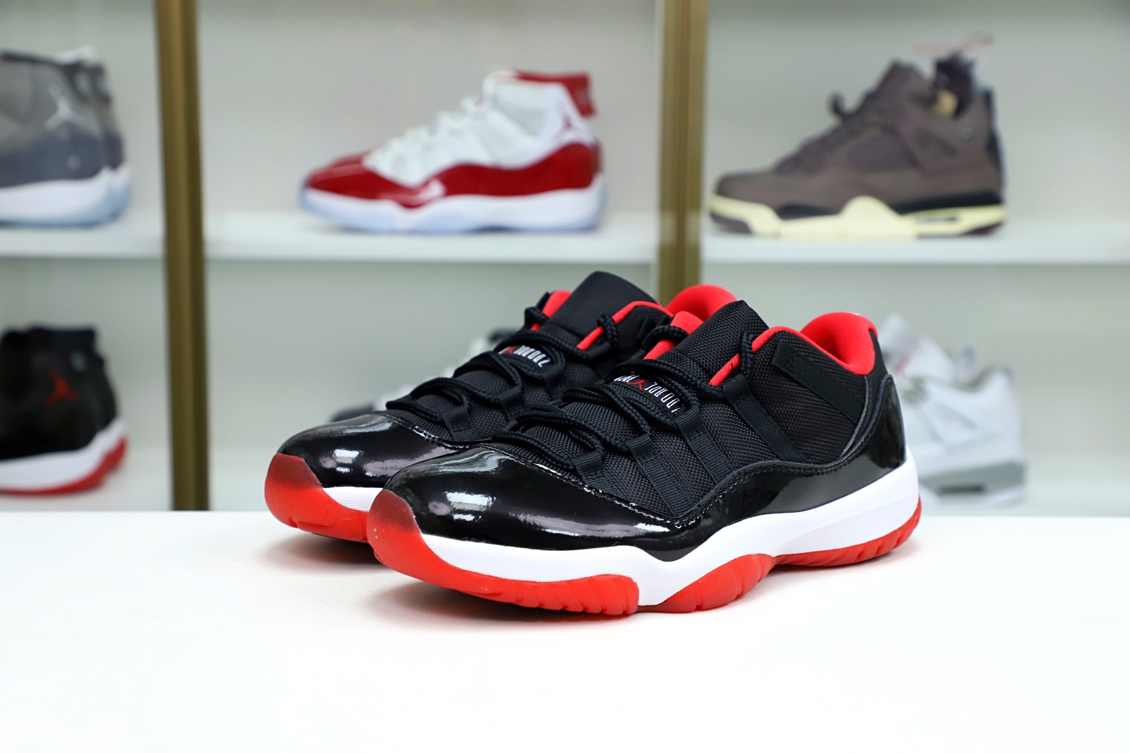 AIR JORDAN 11 RETRO BRED LOW