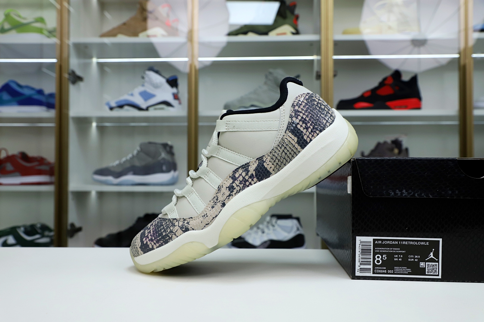 AIR JORDAN 11 LOW SNAKESKIN LIGHT BONE