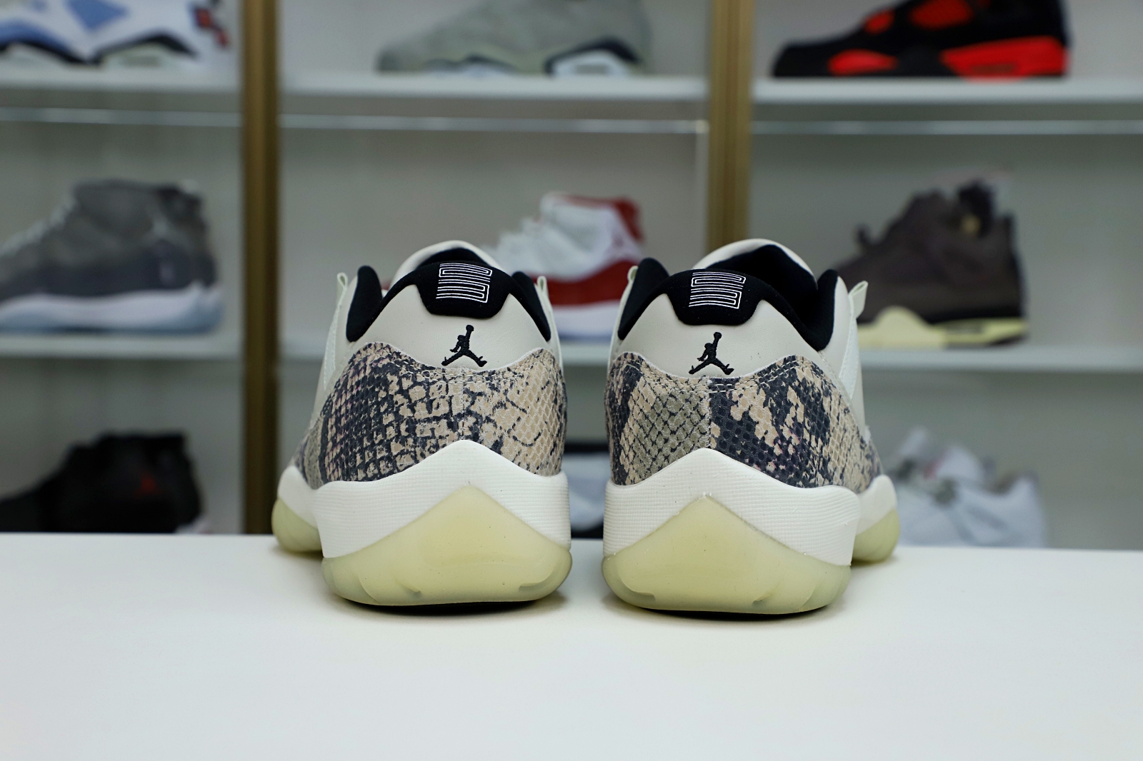 AIR JORDAN 11 LOW SNAKESKIN LIGHT BONE