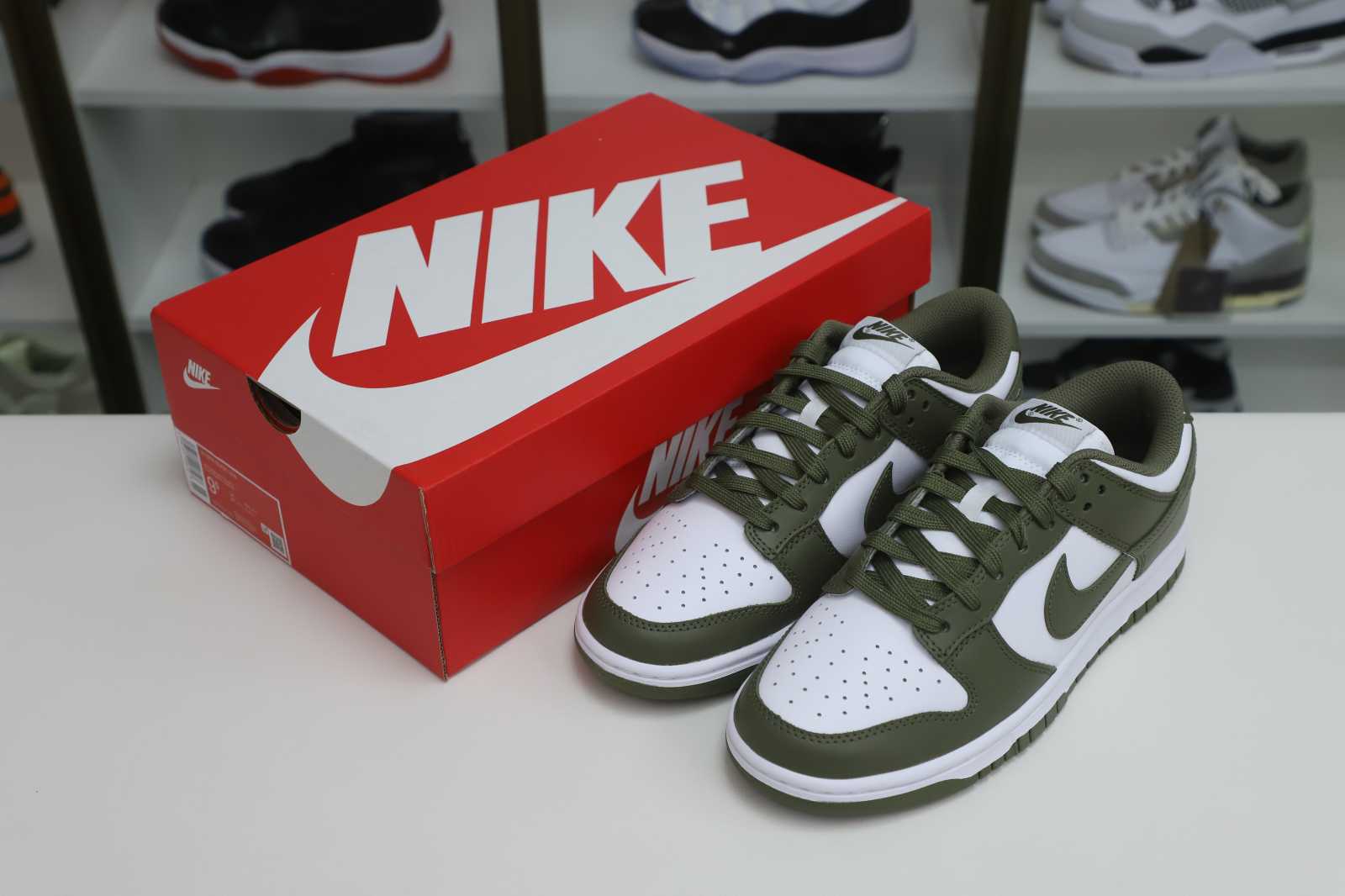 Nike Dunk Low "Medium Olive"