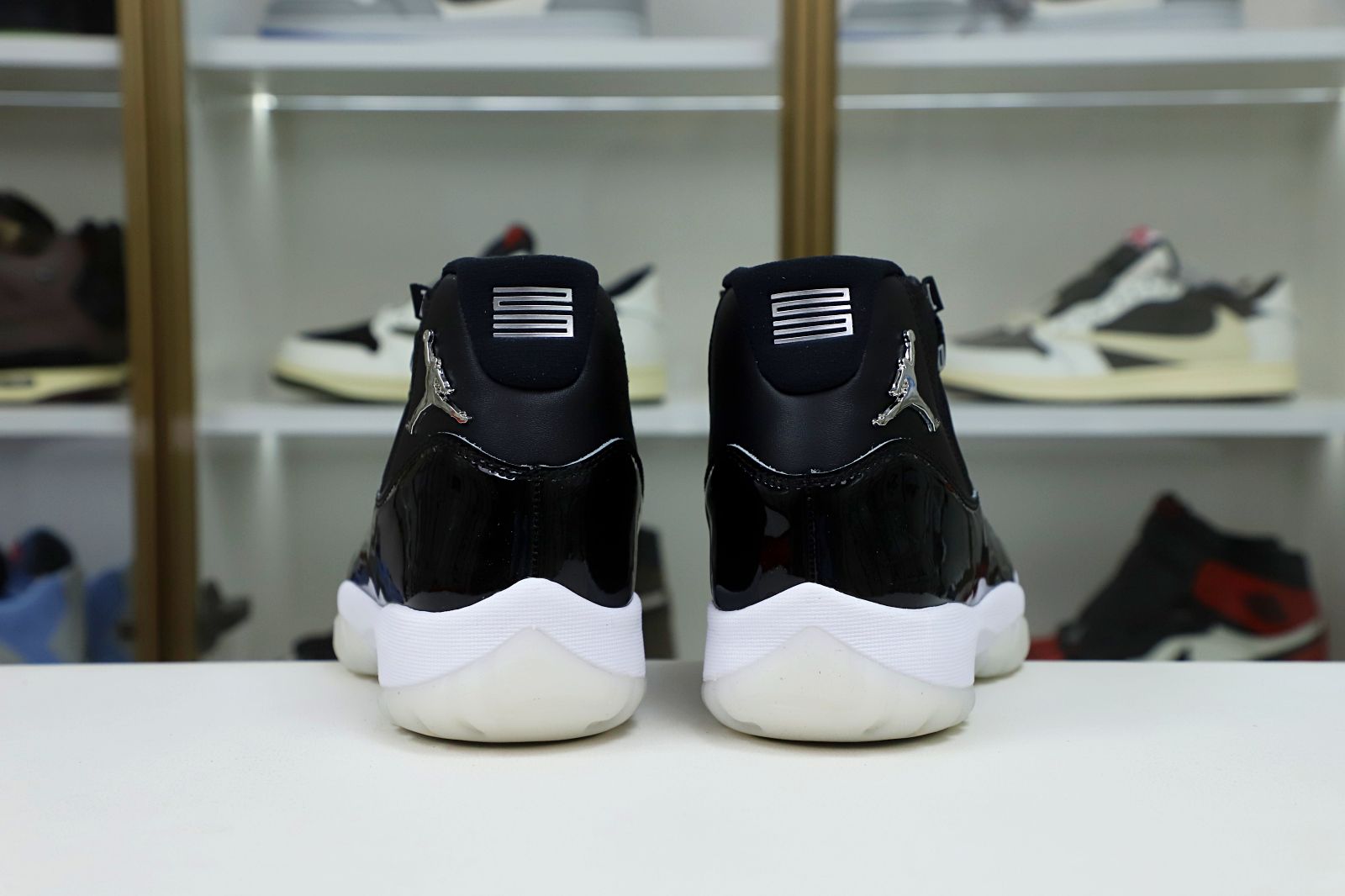 AIR JORDAN 11 RETRO 