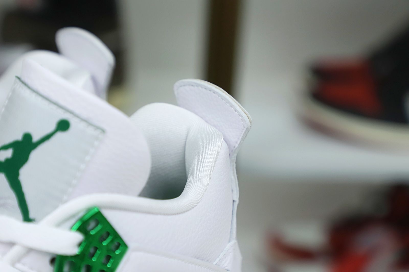 AIR JORDAN 4 RETRO"GREEN METALLIC"