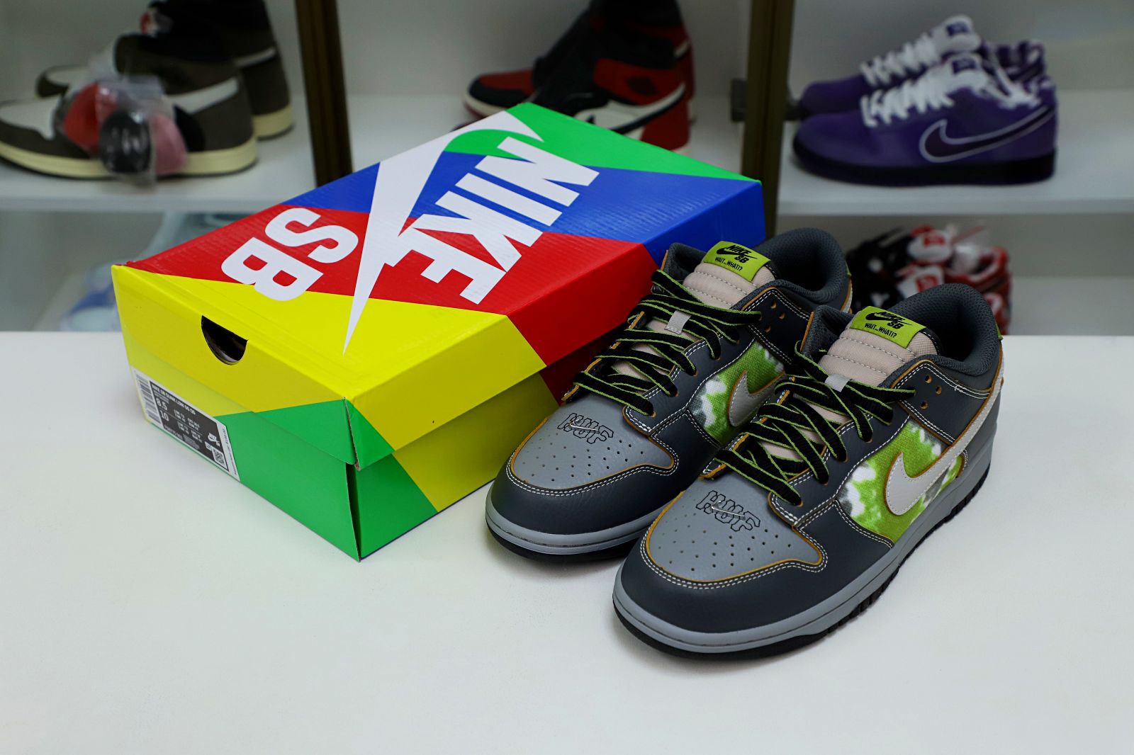 HUF NIKE SB DUNK LOW FRIENDS AND FAMILY