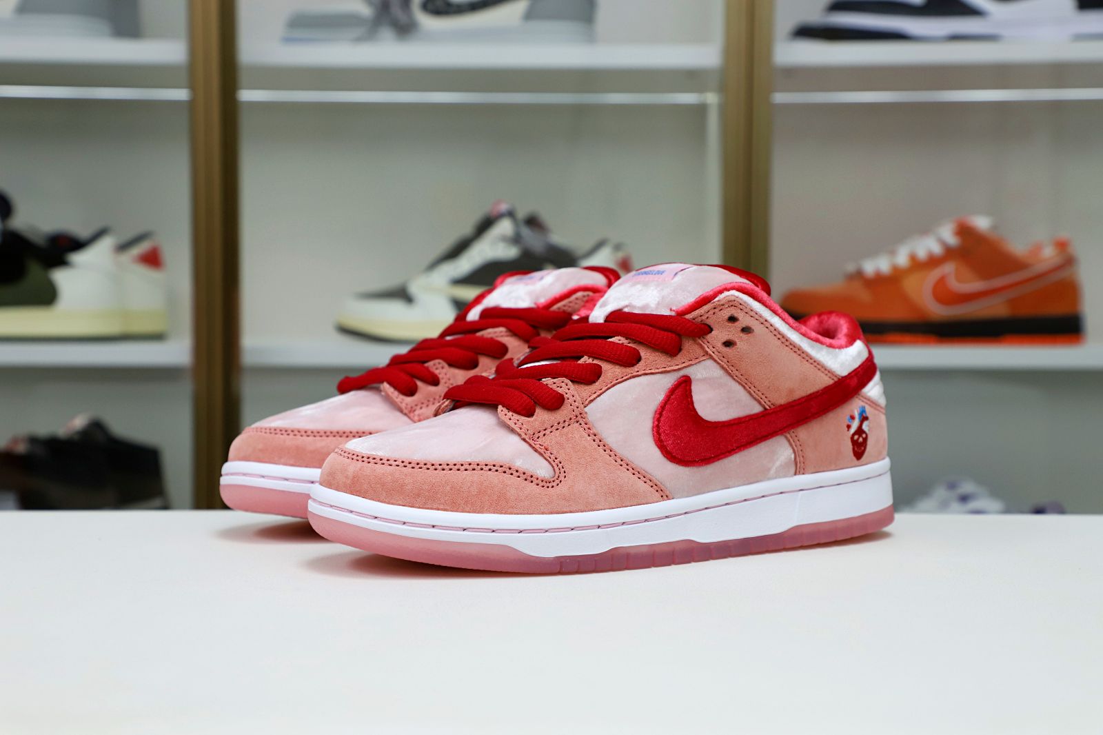 STRANGELOVE X DUNK LOW SB 