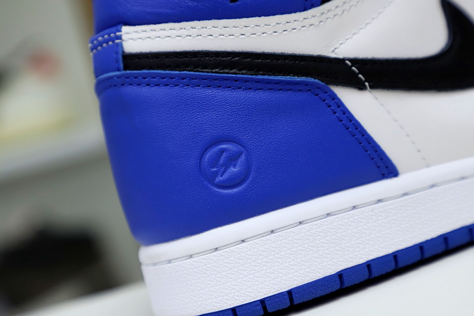 FRAGMENT DESIGN X AIR JORDAN 1 RETRO HIGH