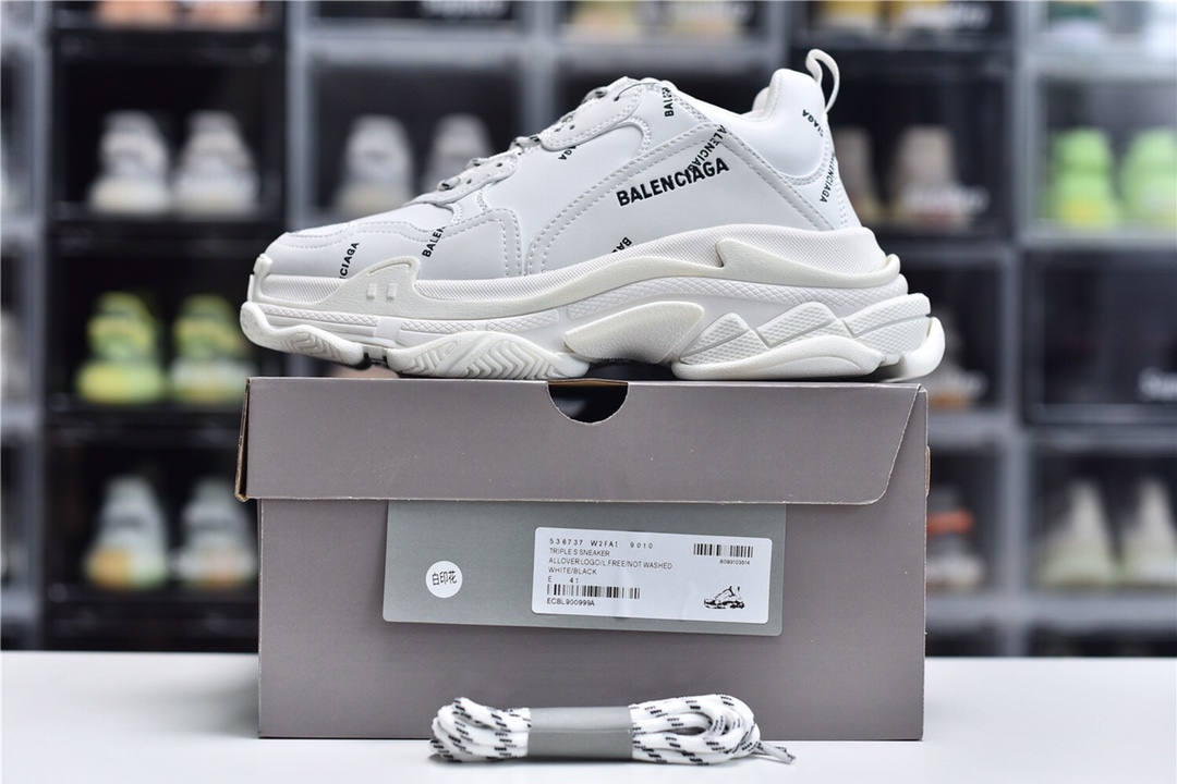 Balenciaga is available in all sizes. You cannot place an order on the website. You can contact customer service to purchase.BLGA Triple S