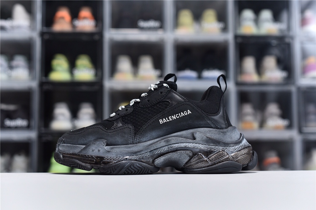 Balenciaga is available in all sizes. You cannot place an order on the website. You can contact customer service to purchase.BLGA Triple S