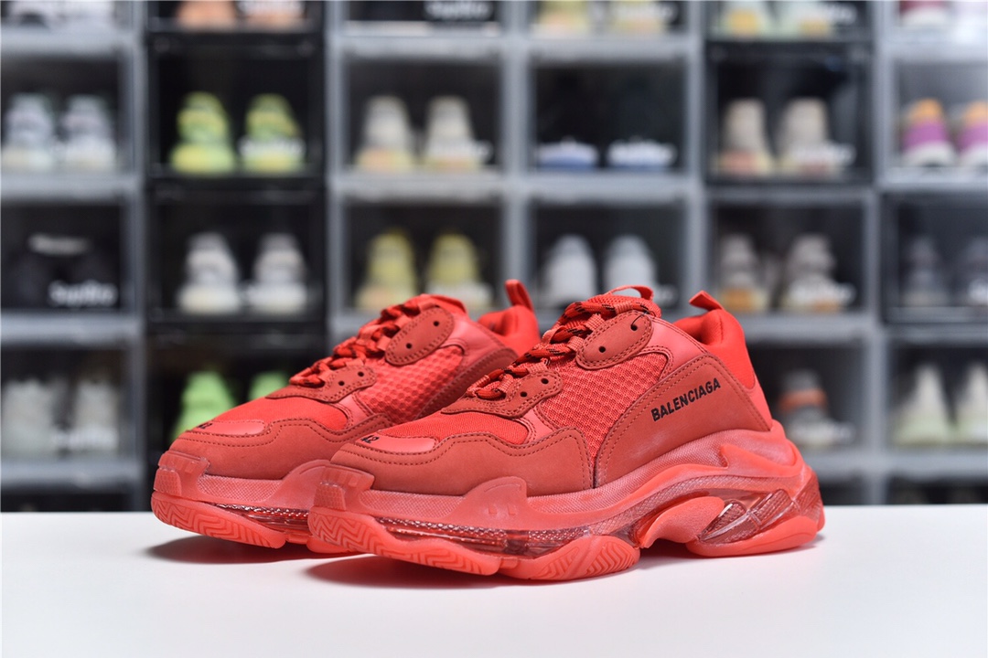 Balenciaga is available in all sizes. You cannot place an order on the website. You can contact customer service to purchase.BLGA Triple S