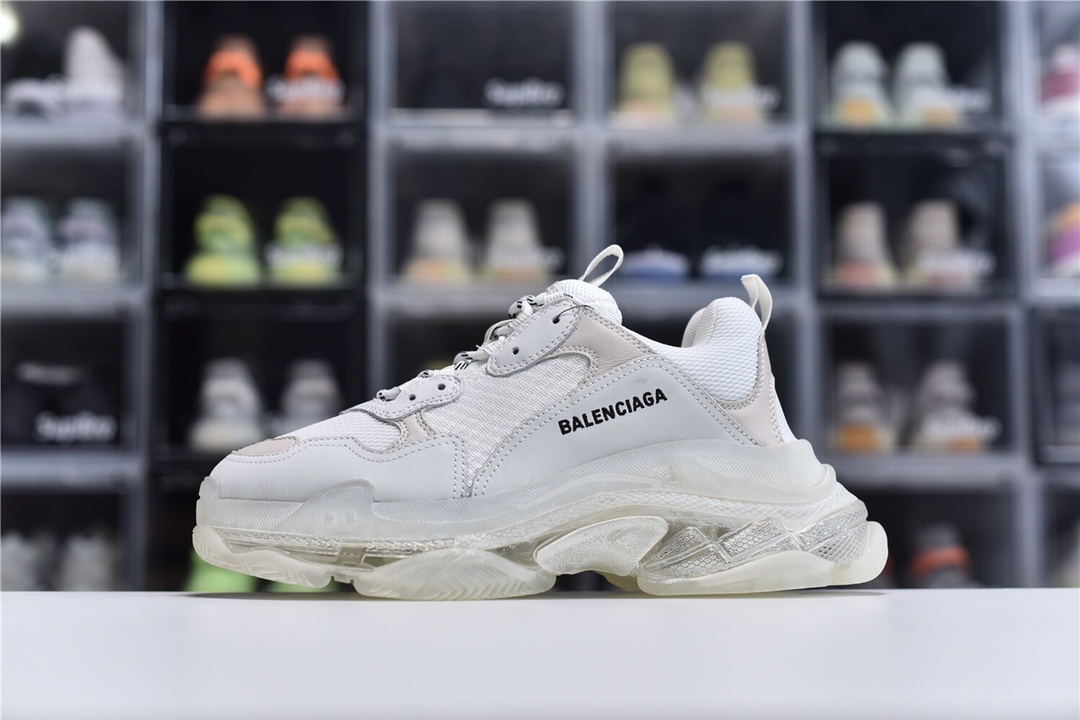 Balenciaga is available in all sizes. You cannot place an order on the website. You can contact customer service to purchase.BLGA Triple S