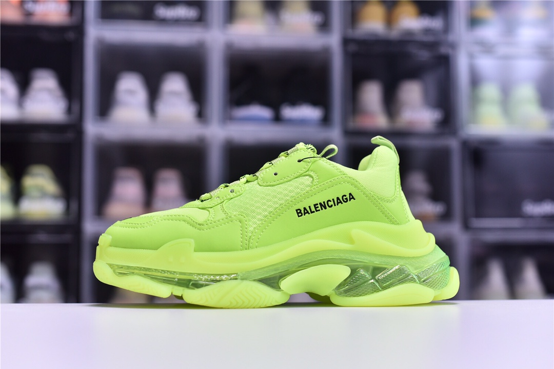 Balenciaga is available in all sizes. You cannot place an order on the website. You can contact customer service to purchase.BLGA Triple S