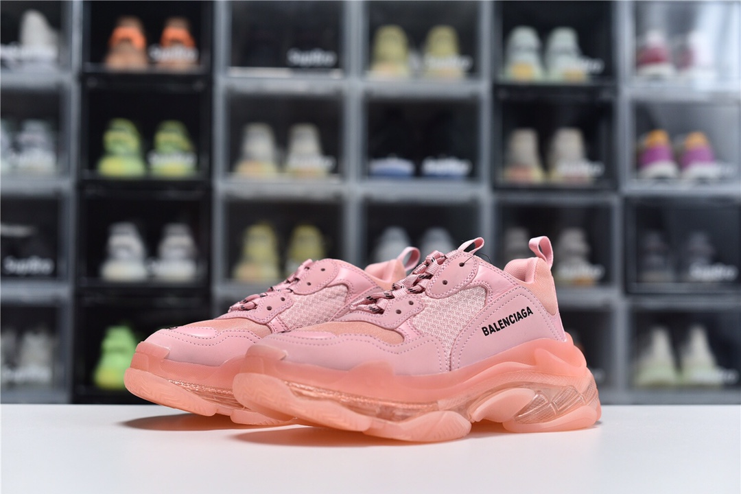 Balenciaga is available in all sizes. You cannot place an order on the website. You can contact customer service to purchase.BLGA Triple S