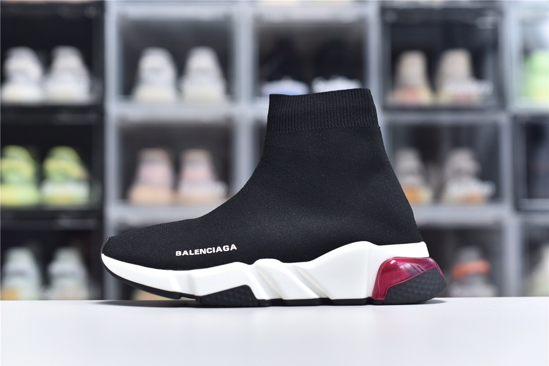 Balenciaga is available in all sizes. You cannot place an order on the website. You can contact customer service to purchase.BLGA Speed