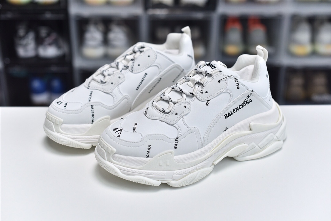 Balenciaga is available in all sizes. You cannot place an order on the website. You can contact customer service to purchase.BLGA Triple S