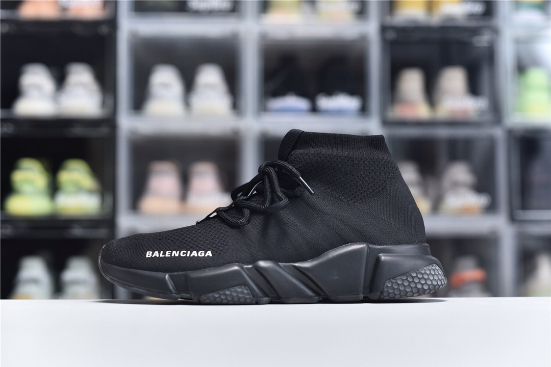 Balenciaga is available in all sizes. You cannot place an order on the website. You can contact customer service to purchase.BLGA Speed