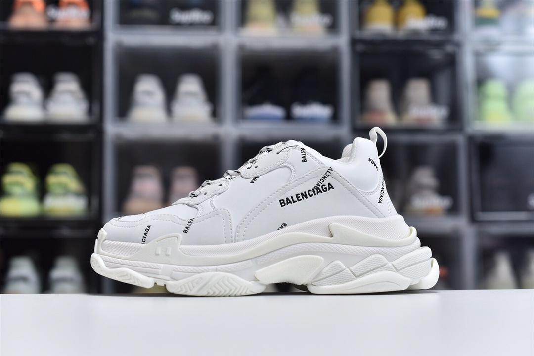 Balenciaga is available in all sizes. You cannot place an order on the website. You can contact customer service to purchase.BLGA Triple S