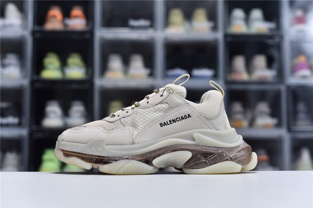 Balenciaga is available in all sizes. You cannot place an order on the website. You can contact customer service to purchase.BLGA Triple S