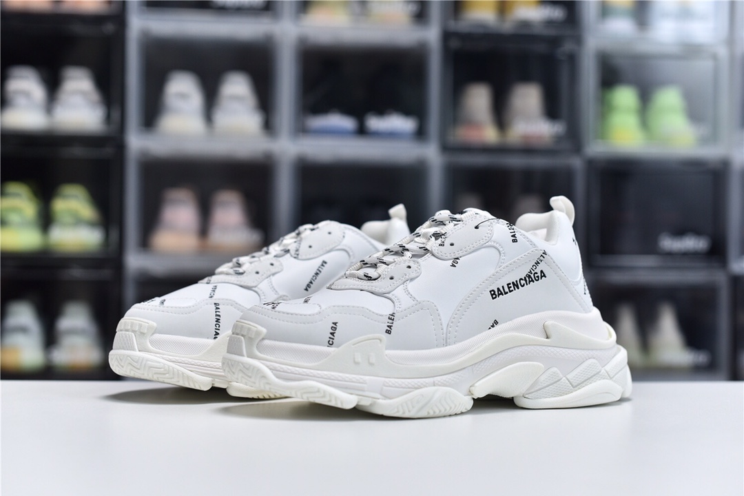 Balenciaga is available in all sizes. You cannot place an order on the website. You can contact customer service to purchase.BLGA Triple S