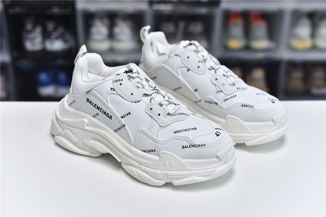 Balenciaga is available in all sizes. You cannot place an order on the website. You can contact customer service to purchase.BLGA Triple S