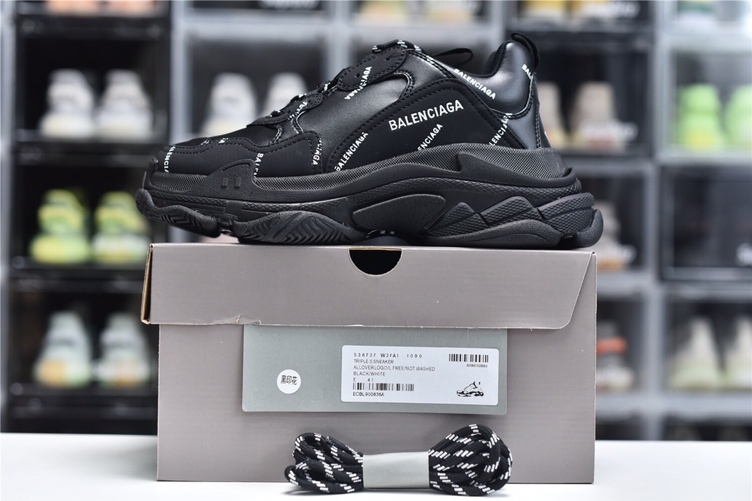 Balenciaga is available in all sizes. You cannot place an order on the website. You can contact customer service to purchase.BLGA Triple S