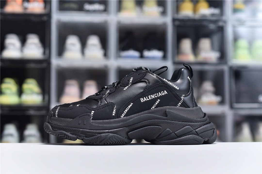 Balenciaga is available in all sizes. You cannot place an order on the website. You can contact customer service to purchase.BLGA Triple S